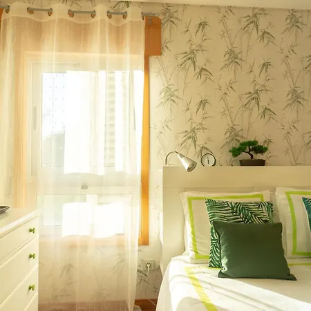 Francos Relaxing By The Metro Lägenhet