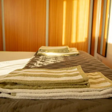 Francos Relaxing By The Metro Lägenhet *