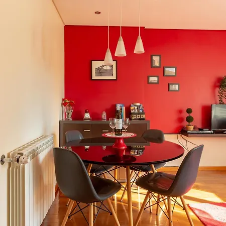 Francos Relaxing By The Metro Porto