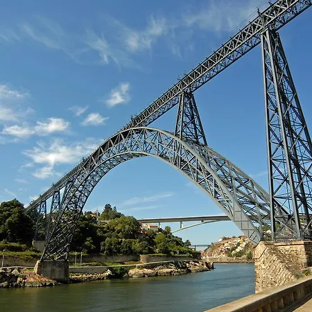 Francos Relaxing By The Metro Lägenhet