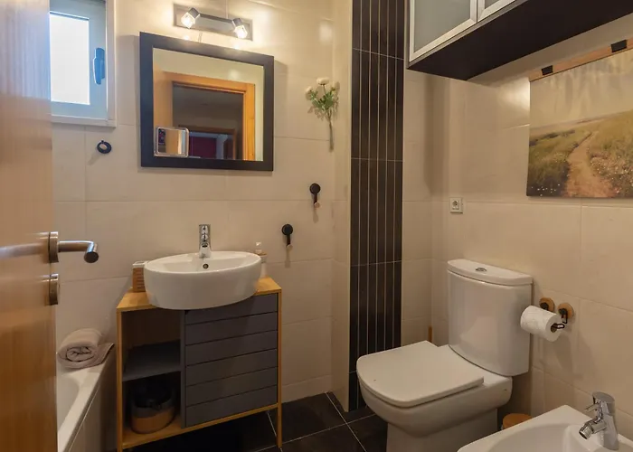 Francos Relaxing By The Metro * פורטו