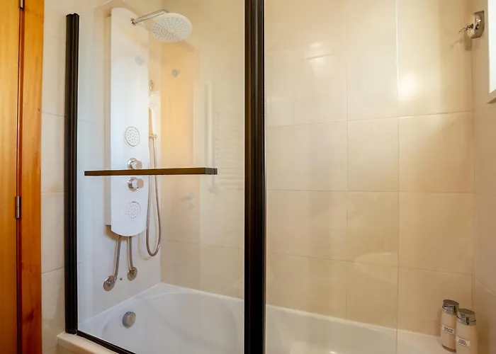 Francos Relaxing By The Metro Lejlighed Porto