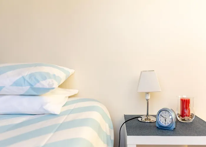 Francos Relaxing By The Metro Porto