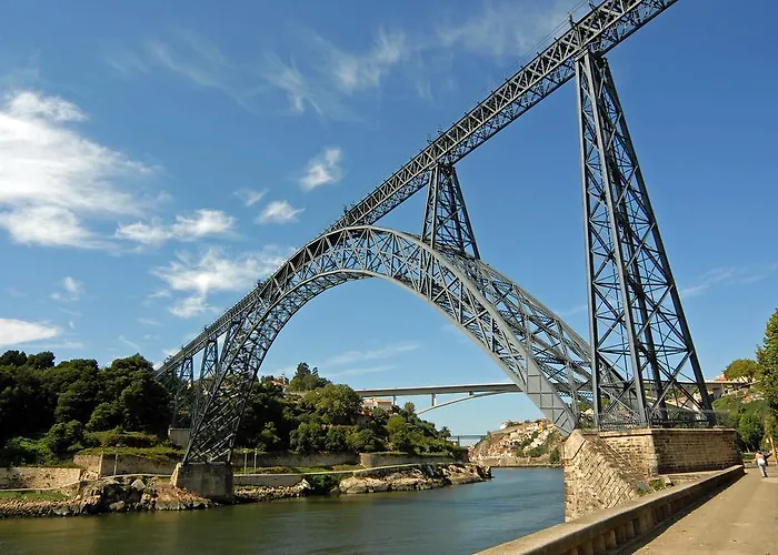 Francos Relaxing By The Metro 아파트