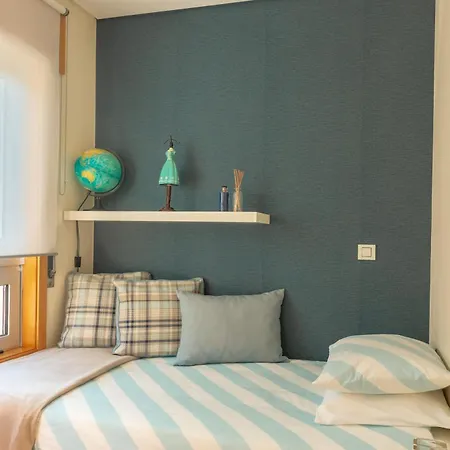 Francos Relaxing By The Metro *