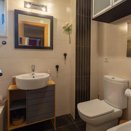 Francos Relaxing By The Metro * Porto