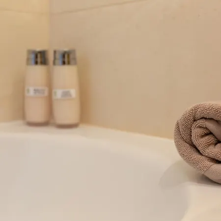 Francos Relaxing By The Metro Apartment