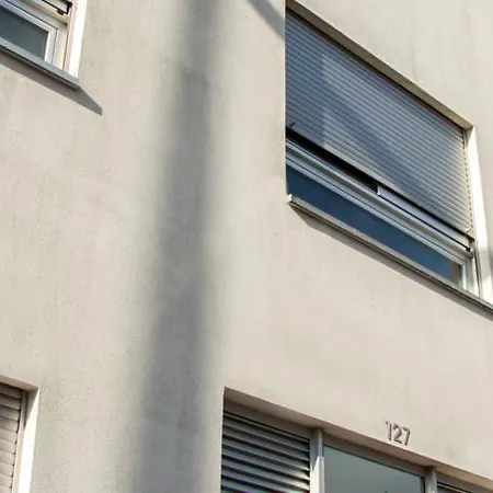 Francos Relaxing By The Metro Apartment *