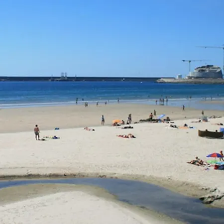 Francos Relaxing By The Metro Apartment