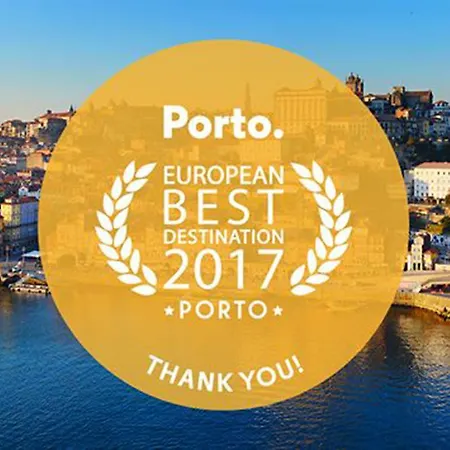 Francos Relaxing By The Metro * Porto