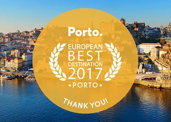 Francos Relaxing By The Metro * Porto